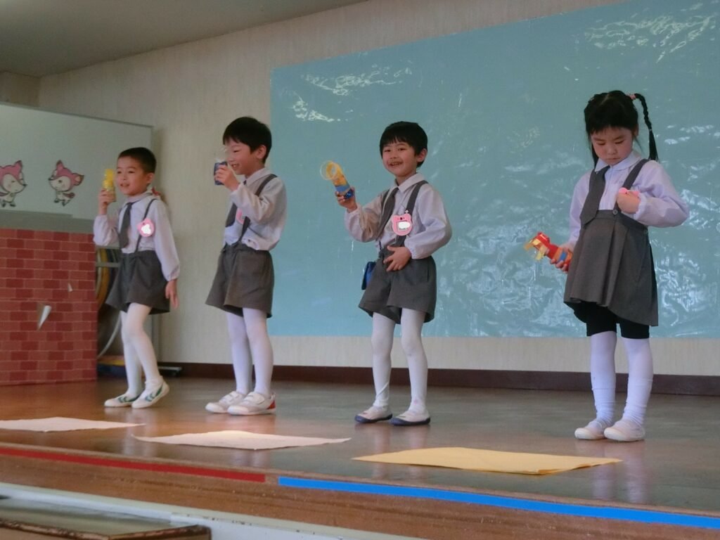 つばめ組さんの出し物の様子