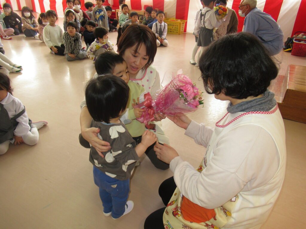 3月でお別れするお友だち・先生と挨拶をしました