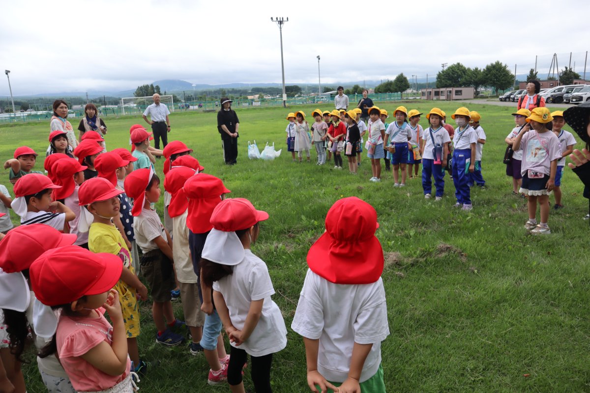 横内小1年生とビオトープで交流会～幼保小連携架け橋プログラム～