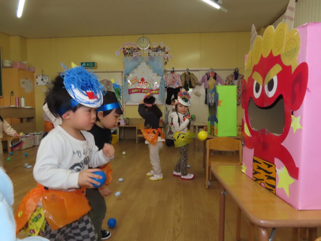 いちご組のまめまき会の様子