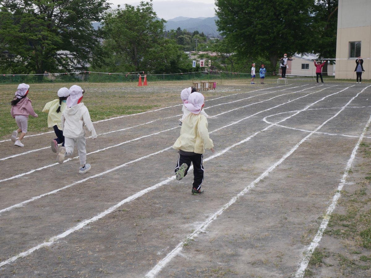 横内小学校運動会総練習見学へ～幼保小連携架け橋プログラム～