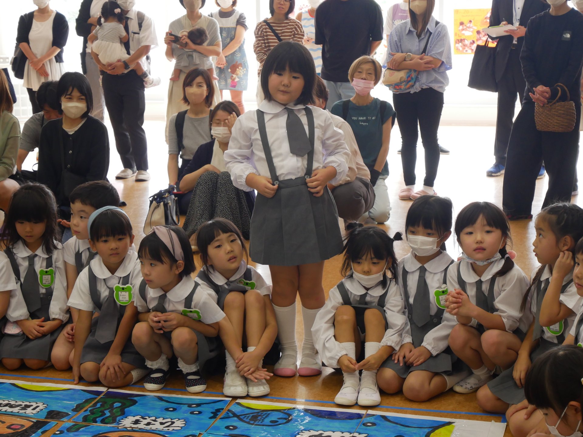 カルタ大会の感想を発表する園児