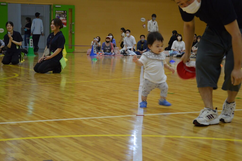 一生懸命走るひよこ組のお友だち