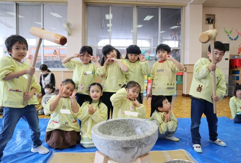 おもちつきの様子：はくちょうぐみ