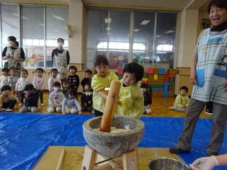 おもちつきの様子：つばめ組