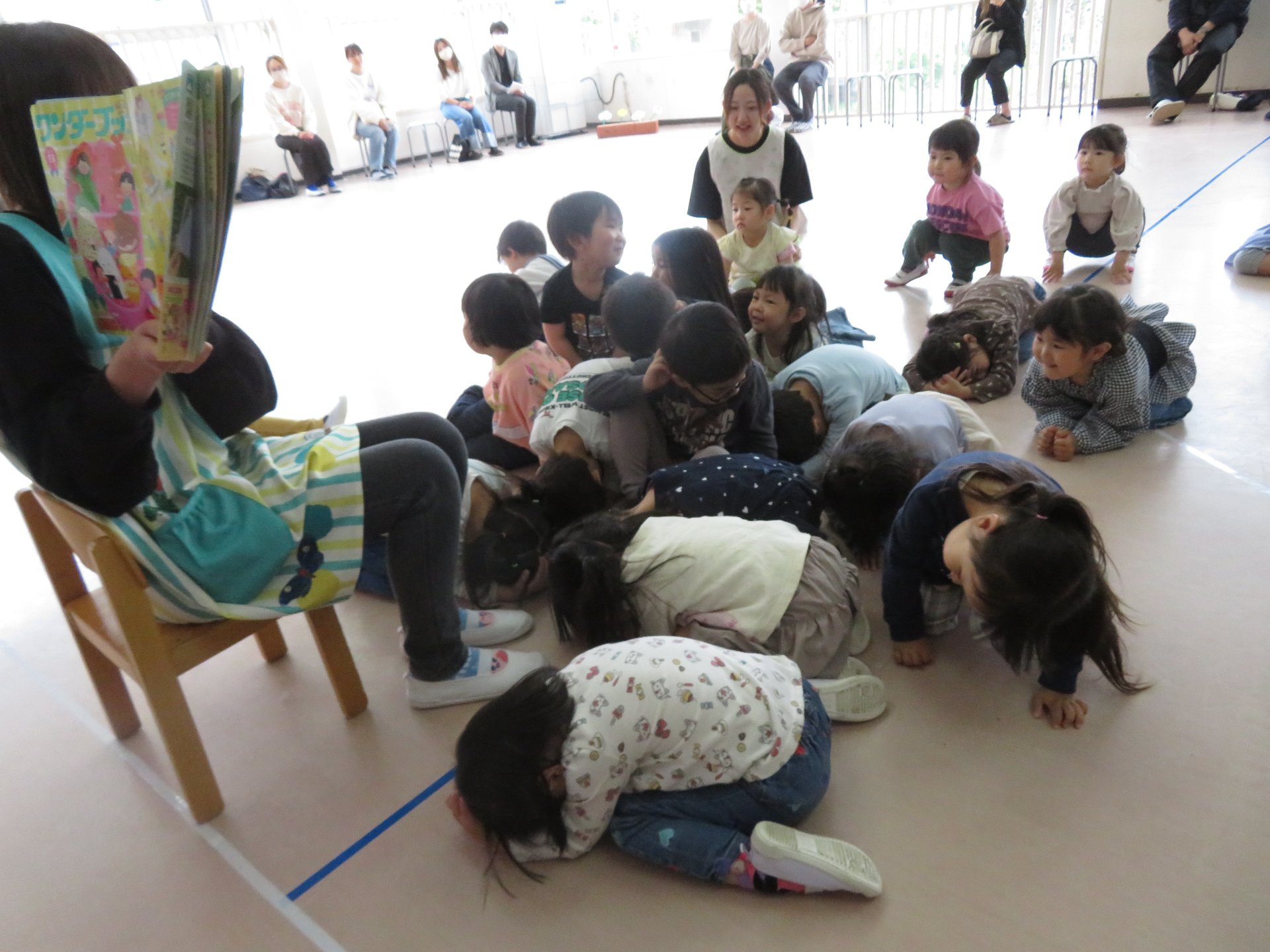 さくらんぼ組保育参観✩５月のお花を探そう！