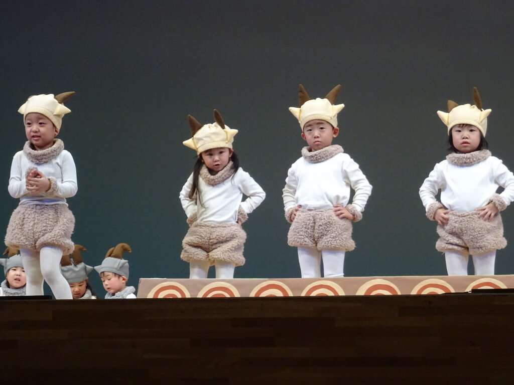 ちゅうりっぷ組・こすもす組3歳児による舞踊劇