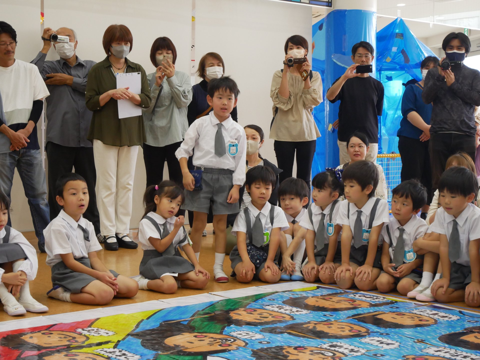 カルタ大会の感想を発表する園児