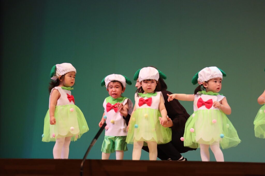 0・1歳児 ぶどう組によるお遊戯