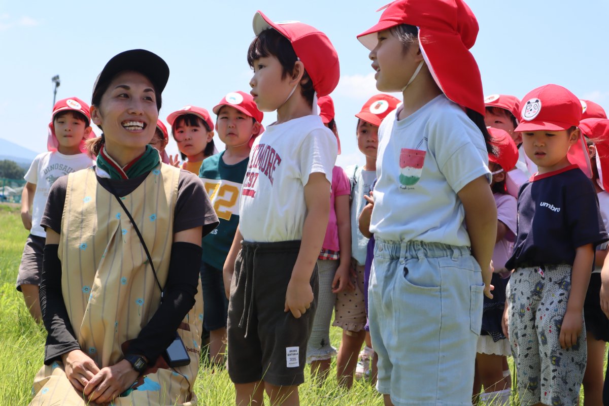 幼保小連携架け橋プログラム～横内小学校1年生とビオトープで交流～