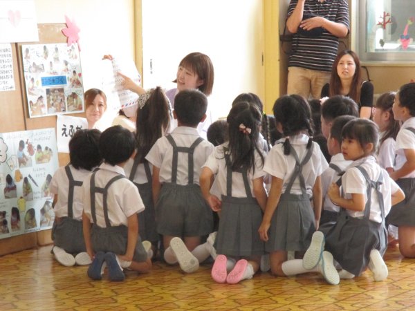 はくちょう組保育参観　「第一回かるた名人選手権」