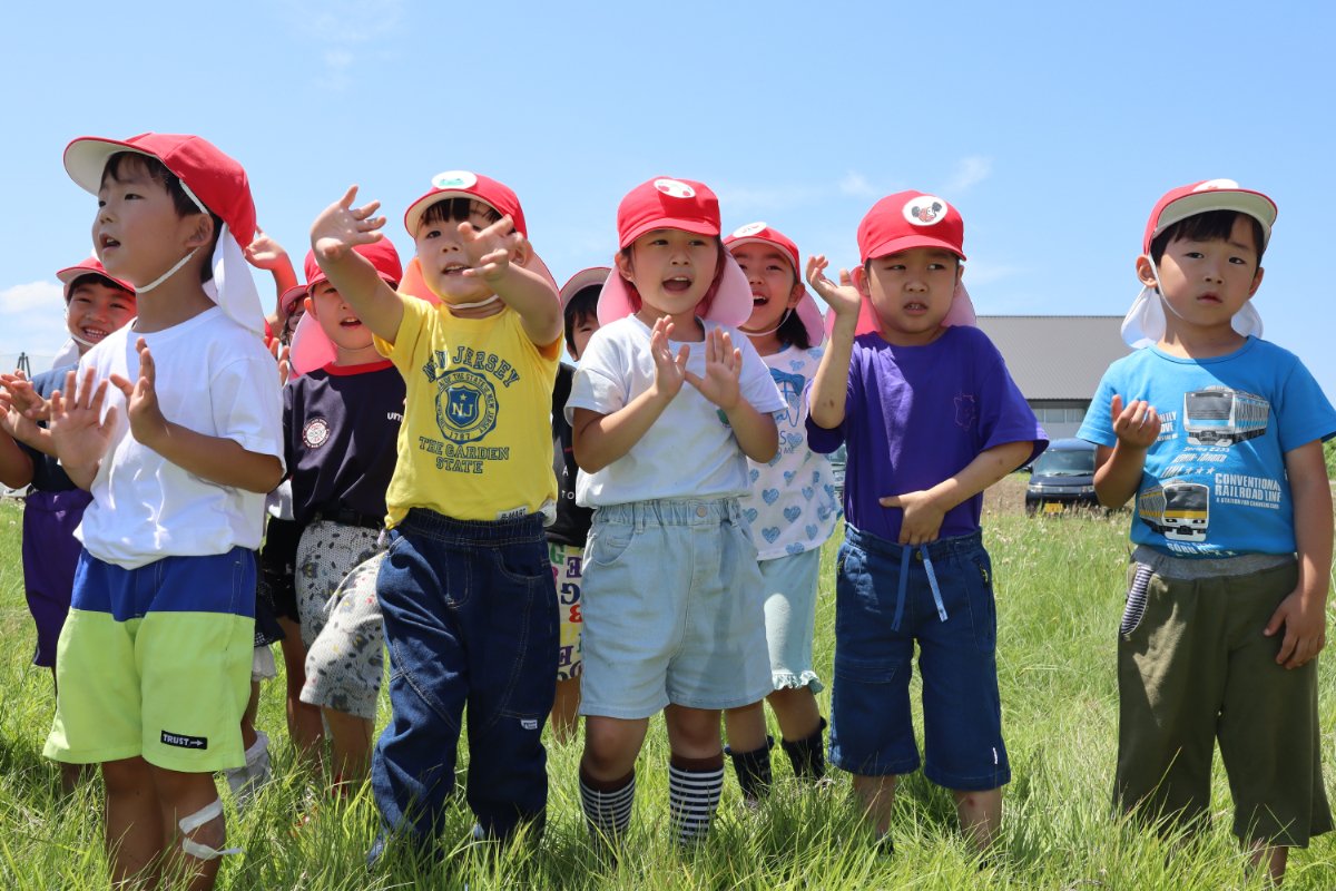 幼保小連携架け橋プログラム～横内小学校1年生とビオトープで交流～