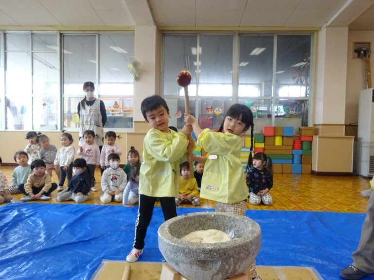 おもちつきの様子：つばめ組