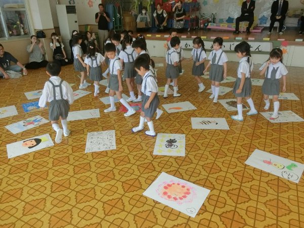 はくちょう組保育参観　「第一回かるた名人選手権」